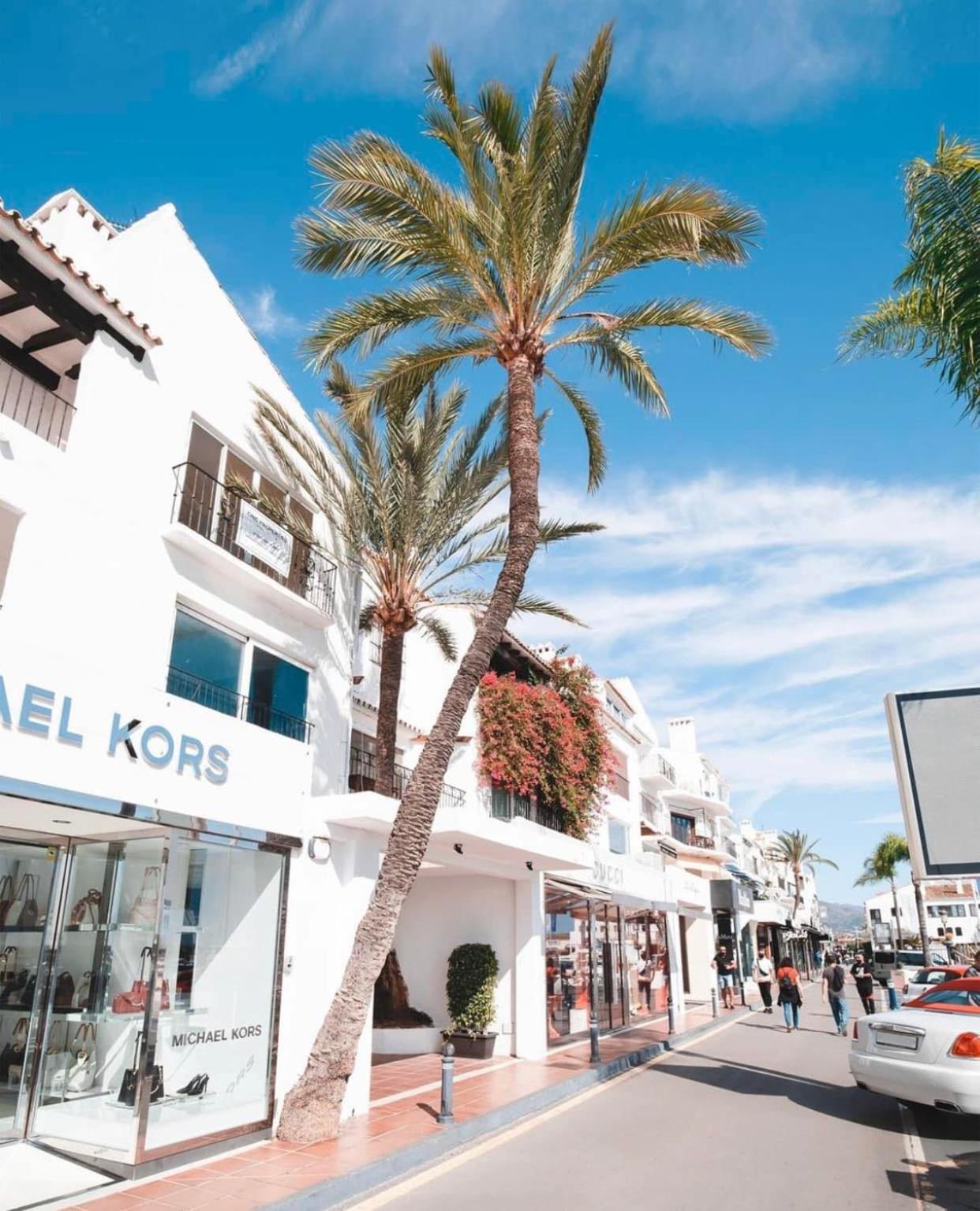 4 Bedroom In Location - Heated Pool Marbella