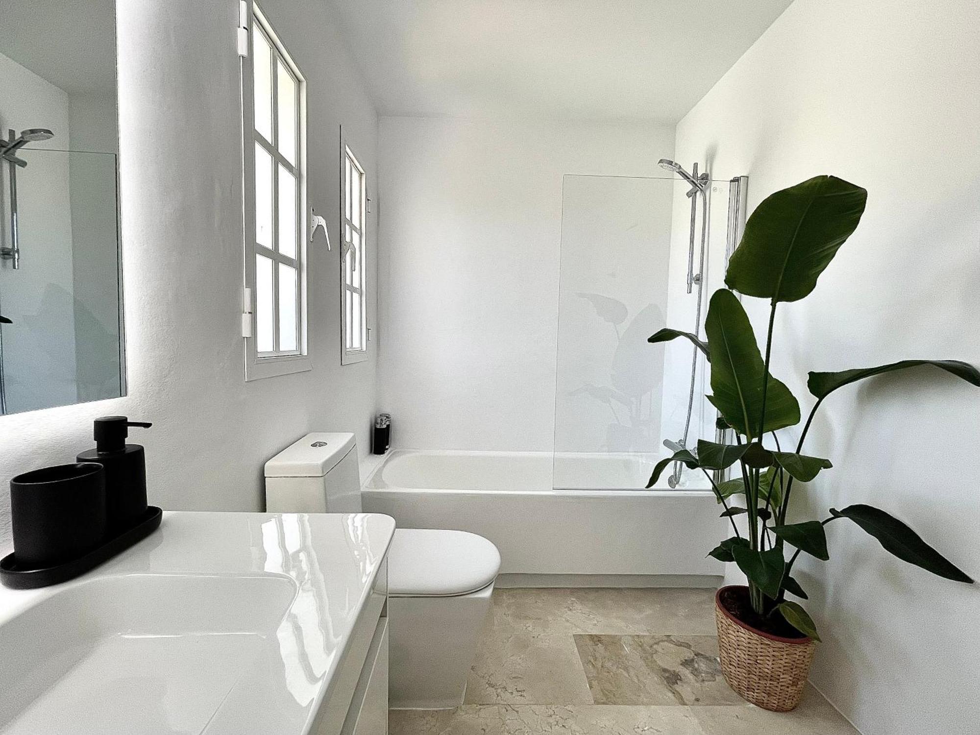Villa 4 Bedroom In Location - Heated Pool *
