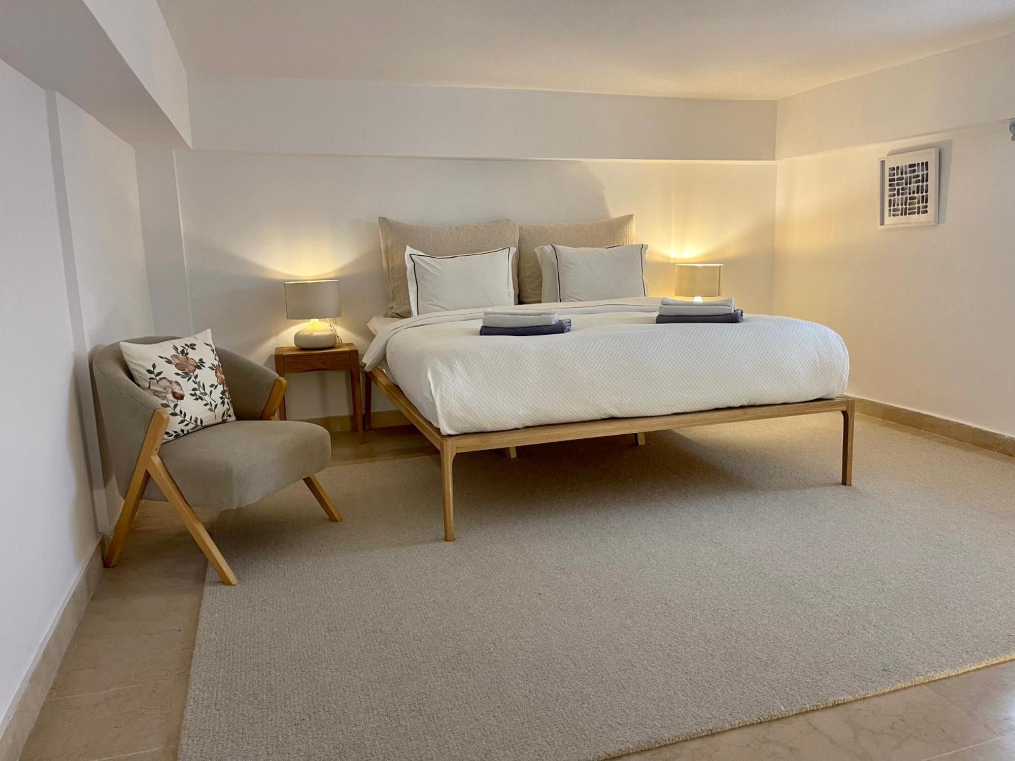 4 Bedroom In Location - Heated Pool